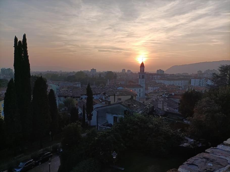 Appartamento Bonbon, Centro Storico Con Parcheggio Гориция Экстерьер фото