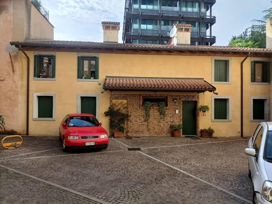 Appartamento Bonbon, Centro Storico Con Parcheggio Гориция Экстерьер фото
