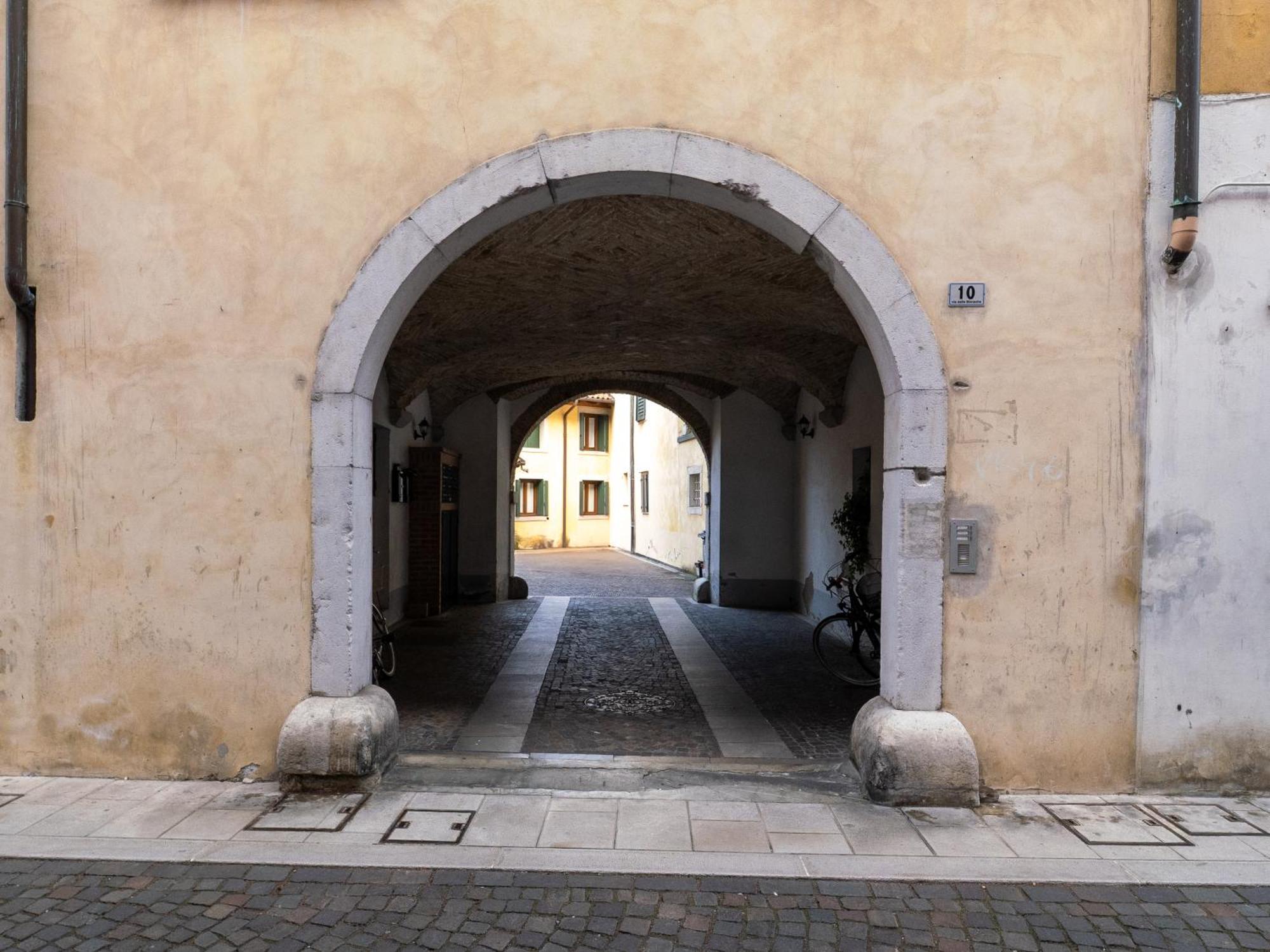 Appartamento Bonbon, Centro Storico Con Parcheggio Гориция Экстерьер фото